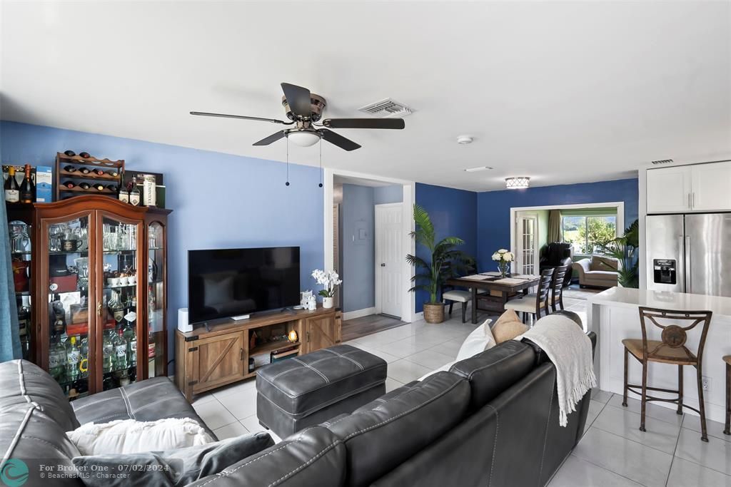 Active With Contract: $489,900 (3 beds, 2 baths, 1352 Square Feet)