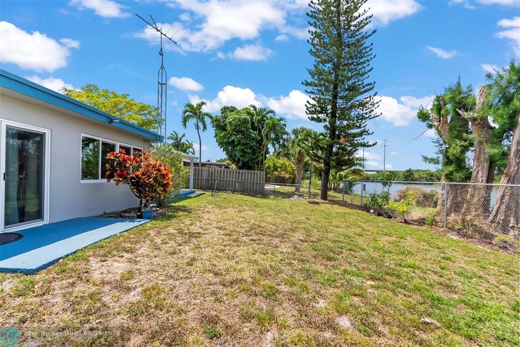 Active With Contract: $489,900 (3 beds, 2 baths, 1352 Square Feet)