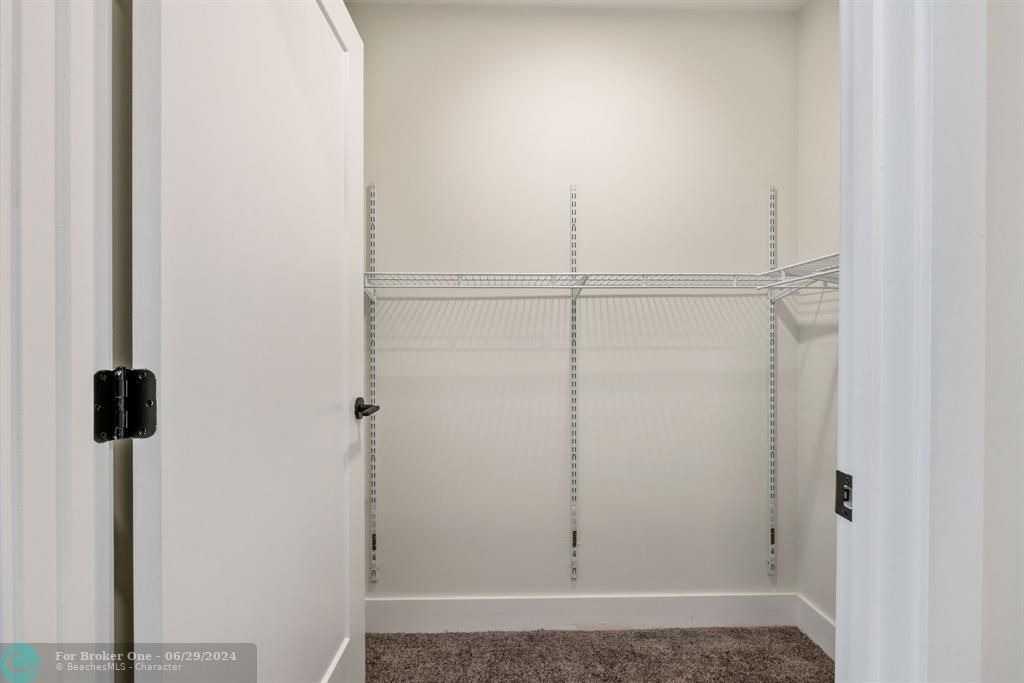 For Rent: $3,034 (2 beds, 2 baths, 992 Square Feet)