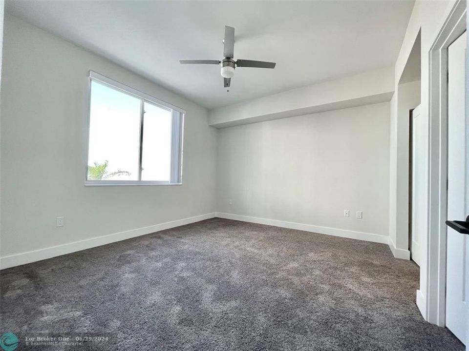 For Rent: $3,034 (2 beds, 2 baths, 992 Square Feet)