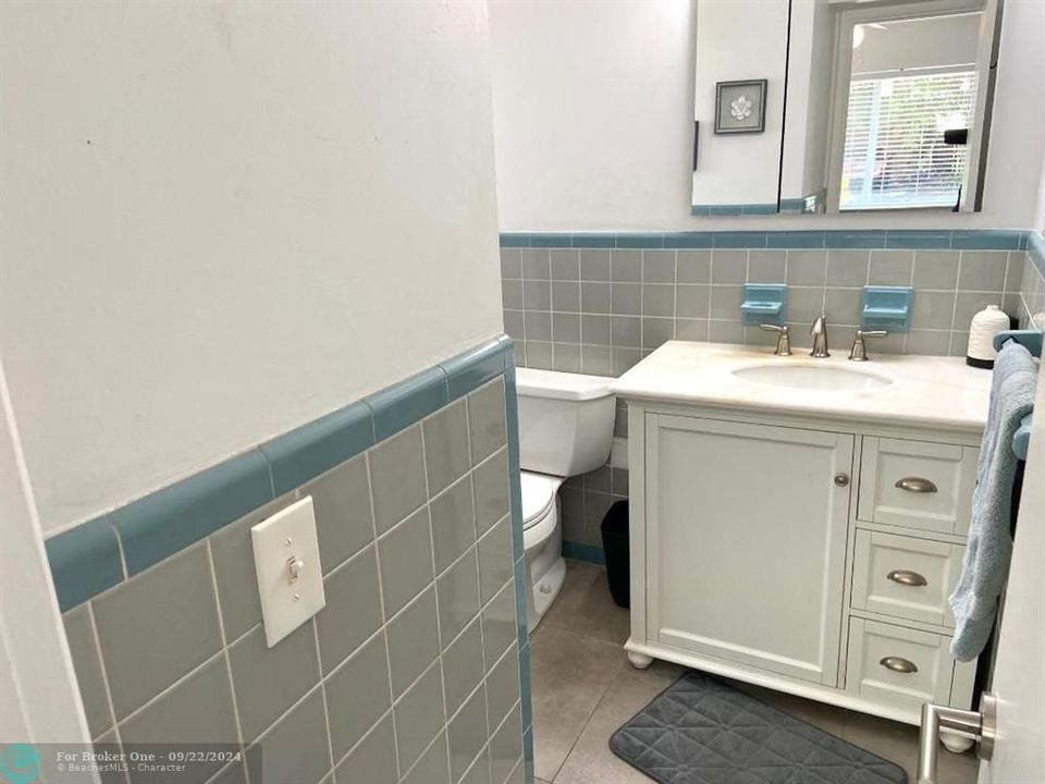 For Sale: $1,900 (1 beds, 1 baths, 572 Square Feet)