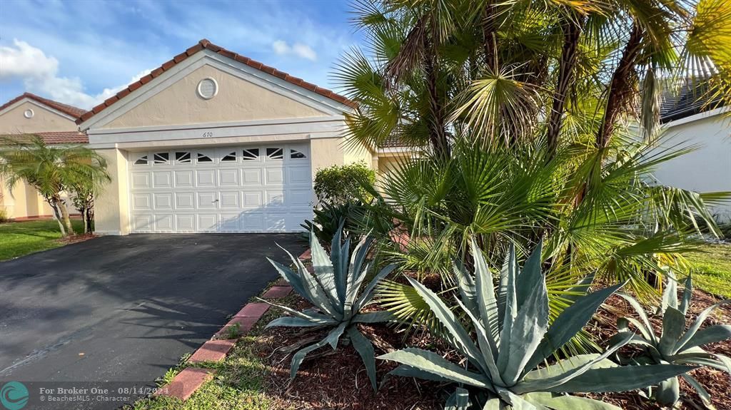 Active With Contract: $640,000 (3 beds, 2 baths, 1302 Square Feet)