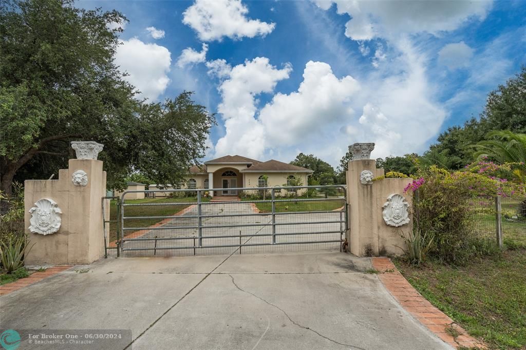 For Sale: $699,900 (4 beds, 2 baths, 2354 Square Feet)