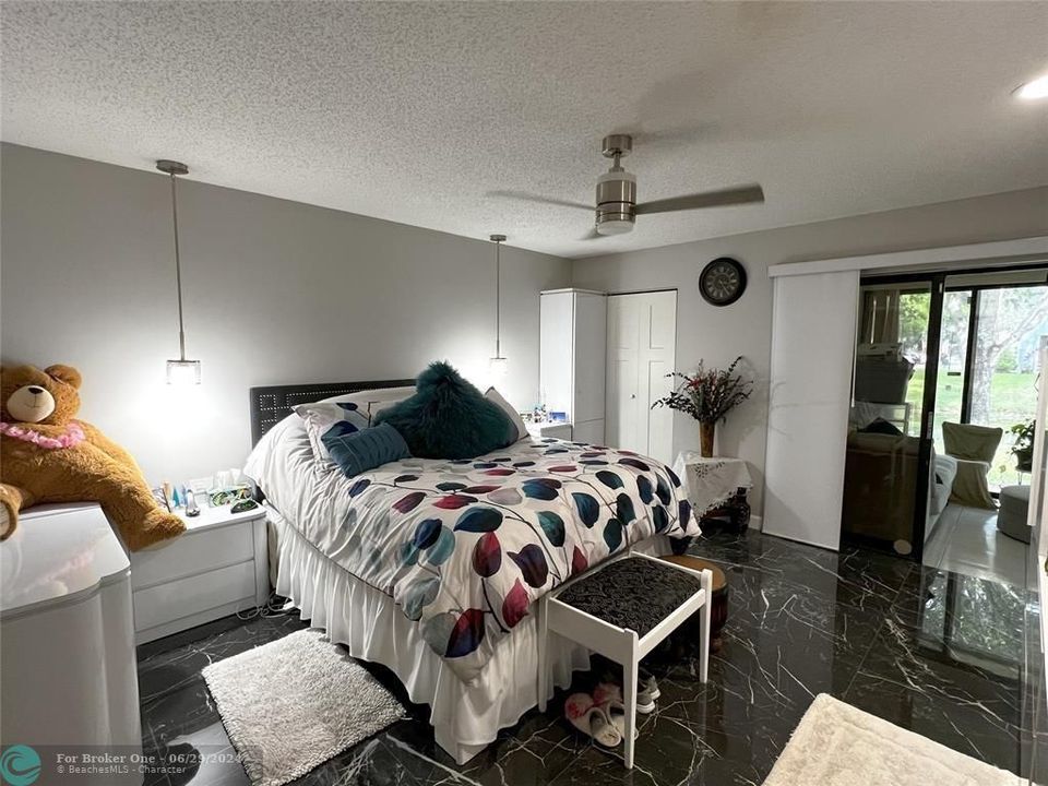 For Sale: $369,000 (2 beds, 2 baths, 1439 Square Feet)
