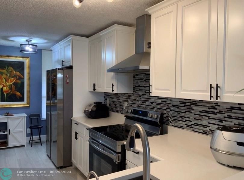 For Sale: $264,900 (2 beds, 2 baths, 1090 Square Feet)