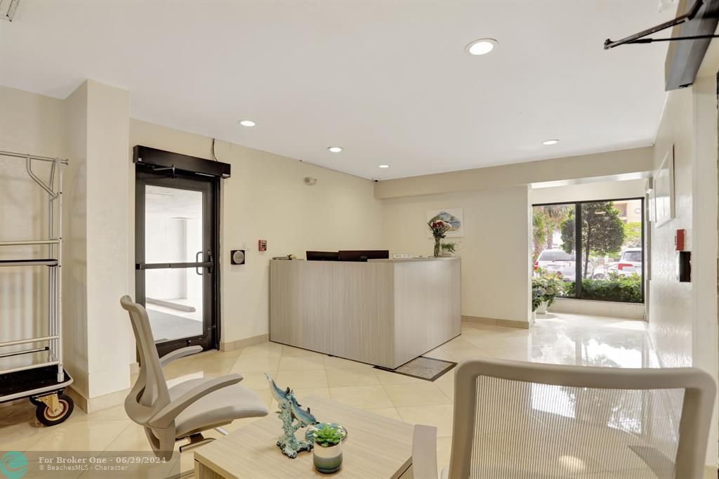 For Sale: $729,000 (2 beds, 2 baths, 1147 Square Feet)