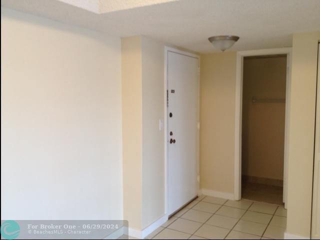 For Rent: $1,800 (1 beds, 1 baths, 800 Square Feet)