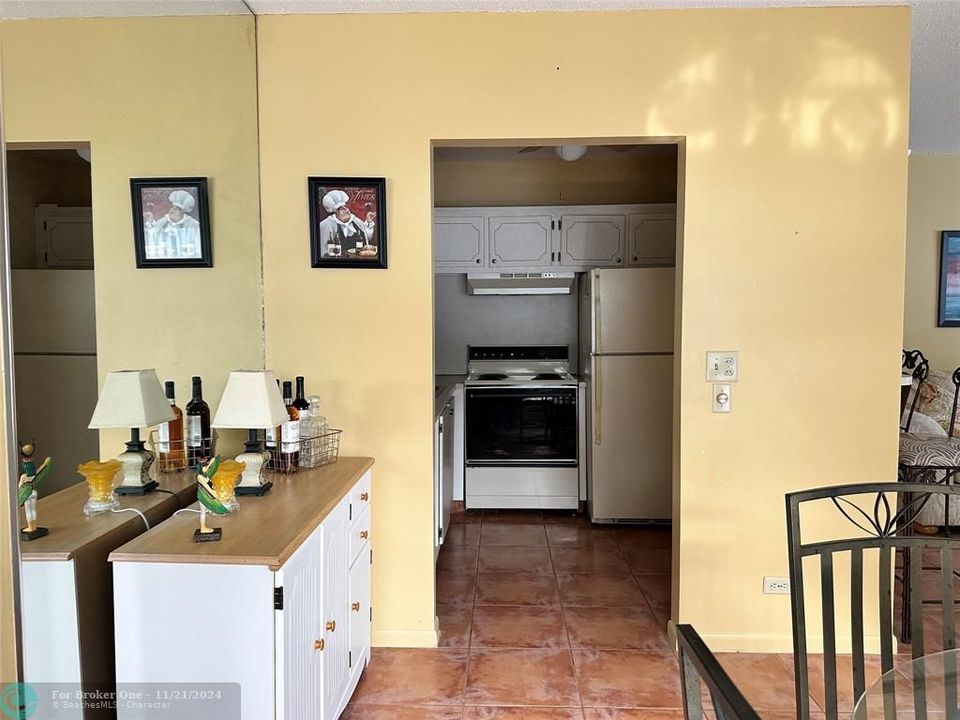 For Sale: $90,000 (1 beds, 1 baths, 706 Square Feet)