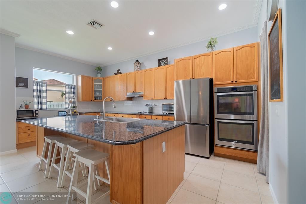 For Sale: $770,000 (5 beds, 3 baths, 3425 Square Feet)