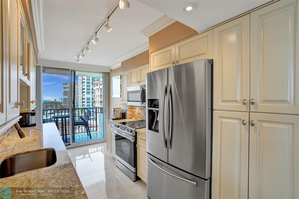 Active With Contract: $570,000 (2 beds, 2 baths, 1130 Square Feet)