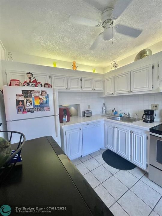 For Sale: $147,900 (2 beds, 2 baths, 1030 Square Feet)