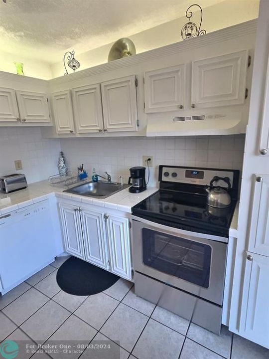 For Sale: $147,900 (2 beds, 2 baths, 1030 Square Feet)