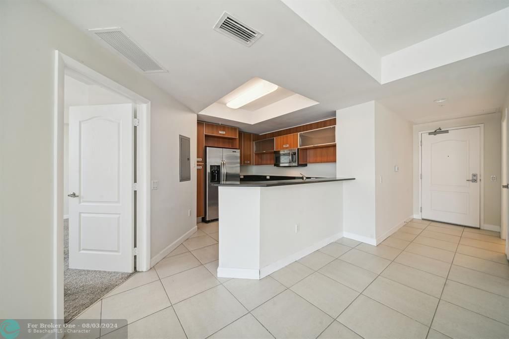 For Rent: $2,600 (1 beds, 1 baths, 741 Square Feet)