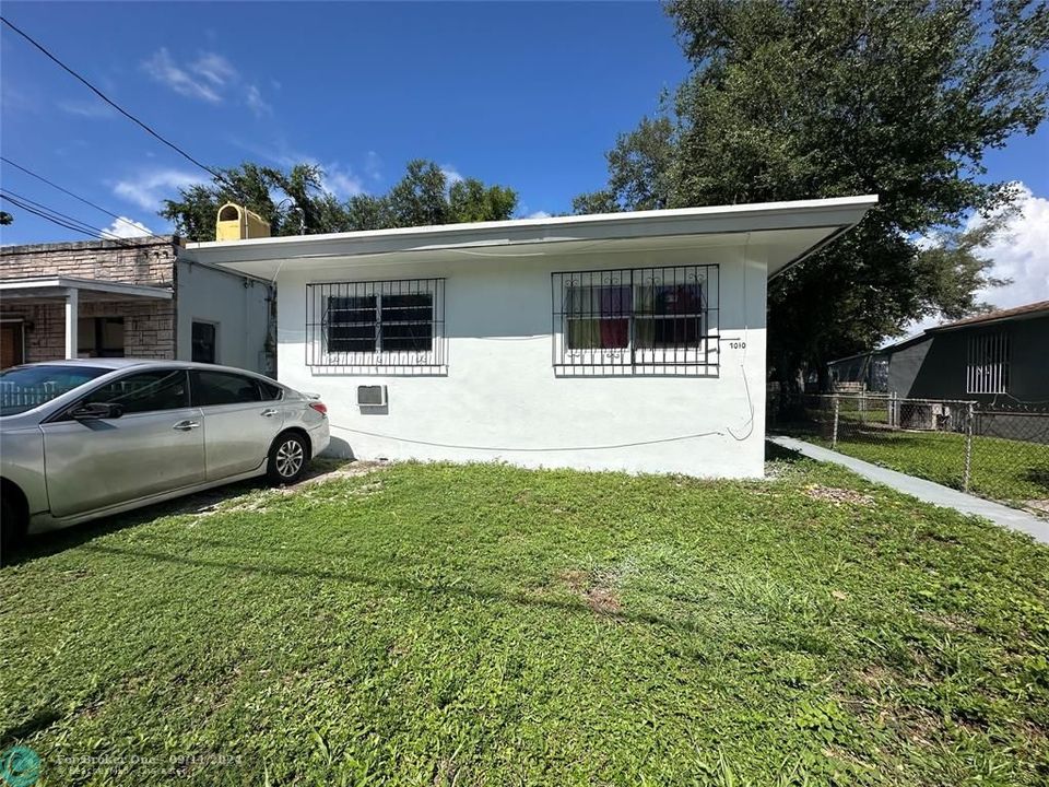 For Sale: $499,999 (4 beds, 2 baths, 1224 Square Feet)