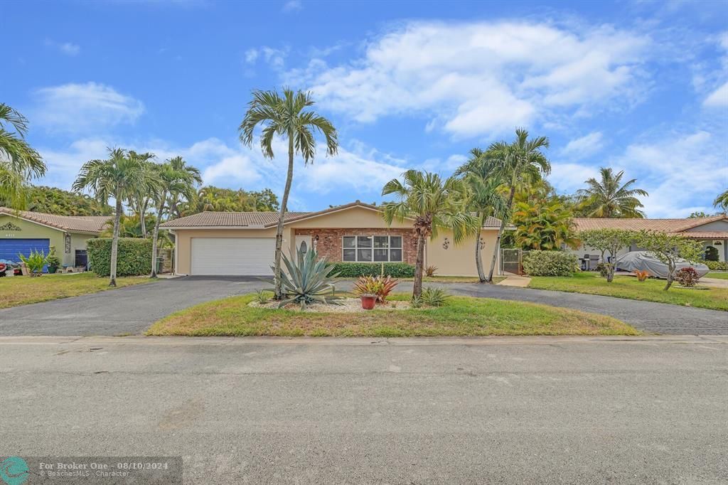 Active With Contract: $650,000 (3 beds, 2 baths, 1997 Square Feet)