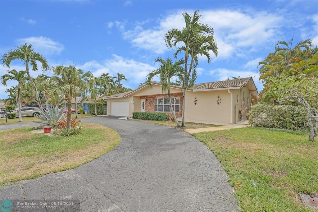 Active With Contract: $650,000 (3 beds, 2 baths, 1997 Square Feet)