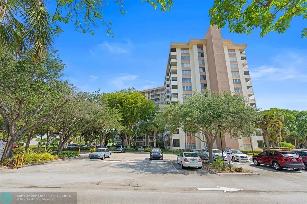 Active With Contract: $134,900 (1 beds, 1 baths, 900 Square Feet)