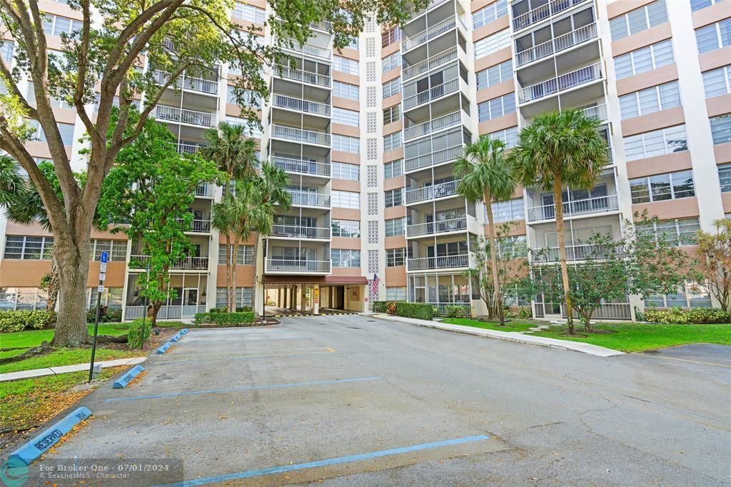 Active With Contract: $134,900 (1 beds, 1 baths, 900 Square Feet)