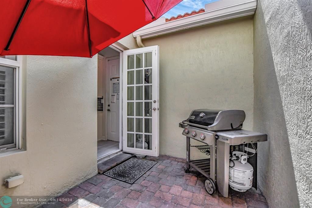 Active With Contract: $3,800 (2 beds, 2 baths, 1658 Square Feet)