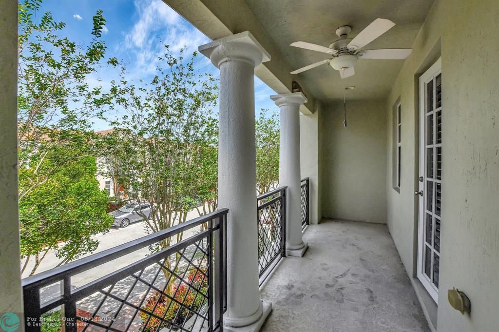 Active With Contract: $3,800 (2 beds, 2 baths, 1658 Square Feet)