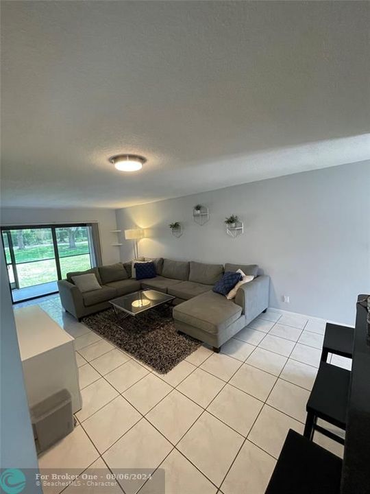 Active With Contract: $2,500 (2 beds, 2 baths, 920 Square Feet)