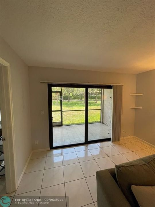 Active With Contract: $2,500 (2 beds, 2 baths, 920 Square Feet)