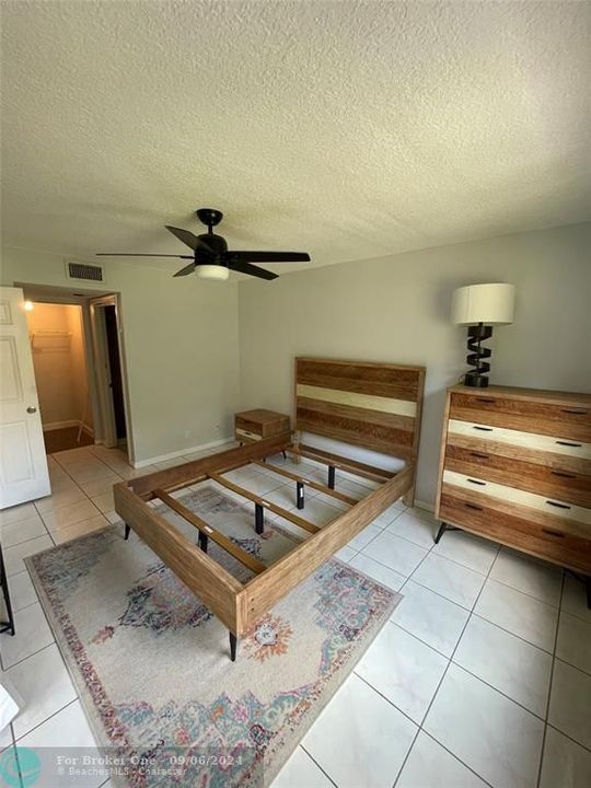 Active With Contract: $2,500 (2 beds, 2 baths, 920 Square Feet)