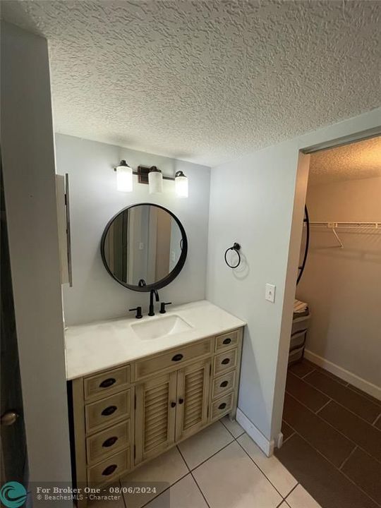 Active With Contract: $2,500 (2 beds, 2 baths, 920 Square Feet)