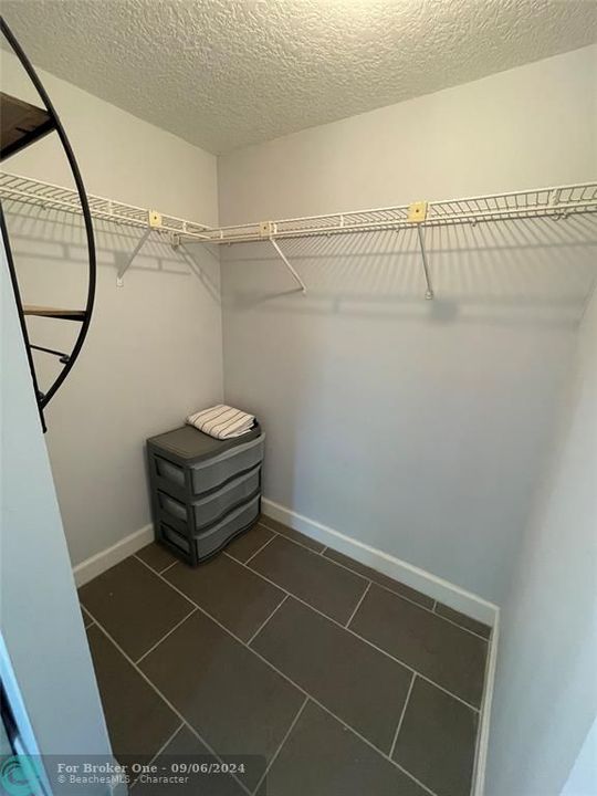 Active With Contract: $2,500 (2 beds, 2 baths, 920 Square Feet)