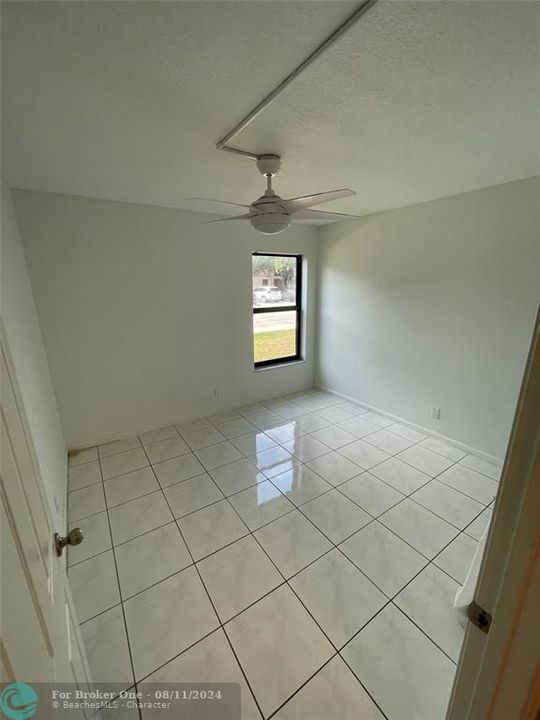 Active With Contract: $2,500 (2 beds, 2 baths, 920 Square Feet)