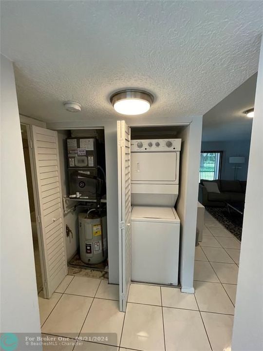 Active With Contract: $2,500 (2 beds, 2 baths, 920 Square Feet)