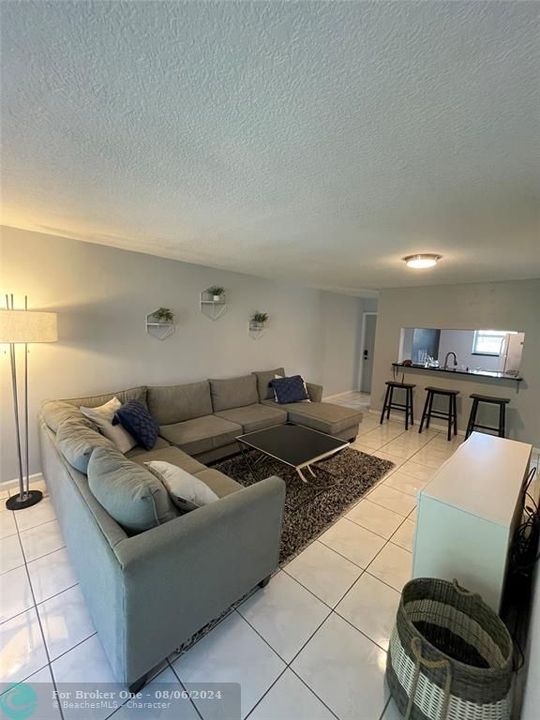 Active With Contract: $2,500 (2 beds, 2 baths, 920 Square Feet)