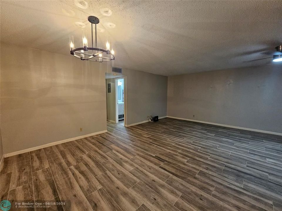 For Sale: $157,500 (1 beds, 1 baths, 1122 Square Feet)