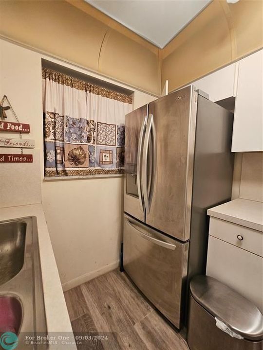 For Sale: $157,500 (1 beds, 1 baths, 1122 Square Feet)