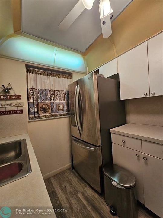 For Sale: $157,500 (1 beds, 1 baths, 1122 Square Feet)