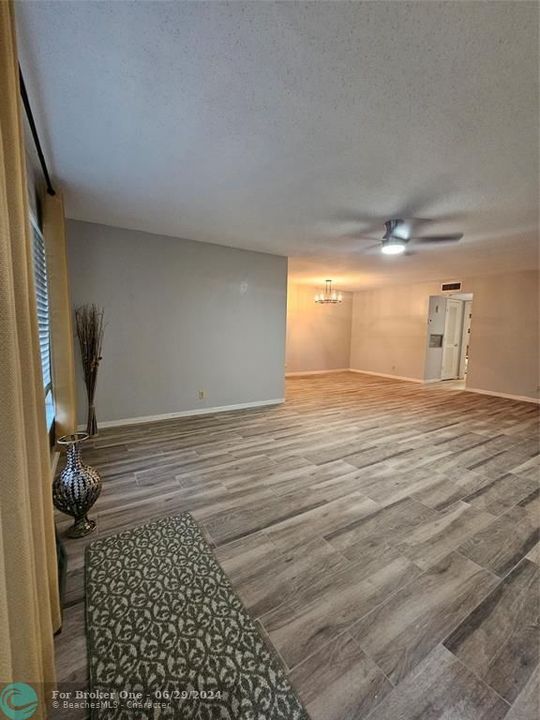 For Sale: $157,500 (1 beds, 1 baths, 1122 Square Feet)