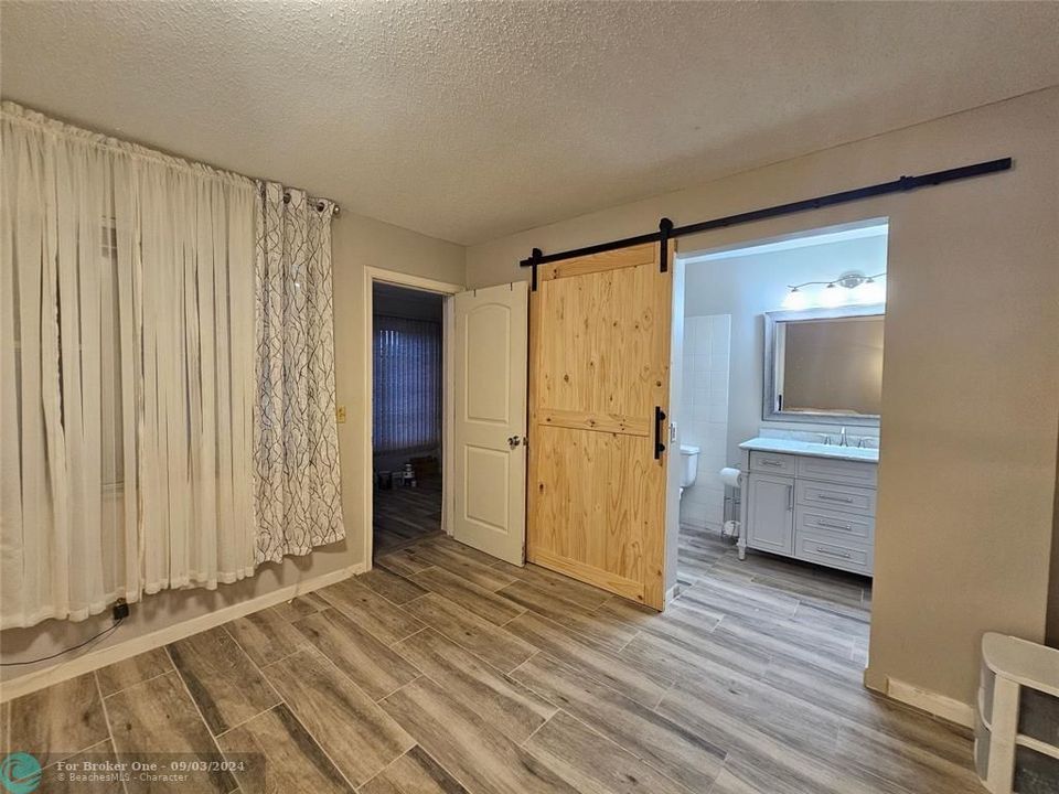 For Sale: $157,500 (1 beds, 1 baths, 1122 Square Feet)