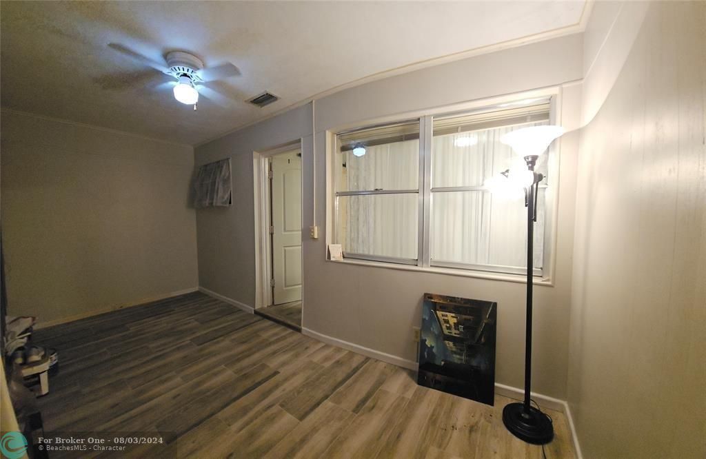 For Sale: $157,500 (1 beds, 1 baths, 1122 Square Feet)