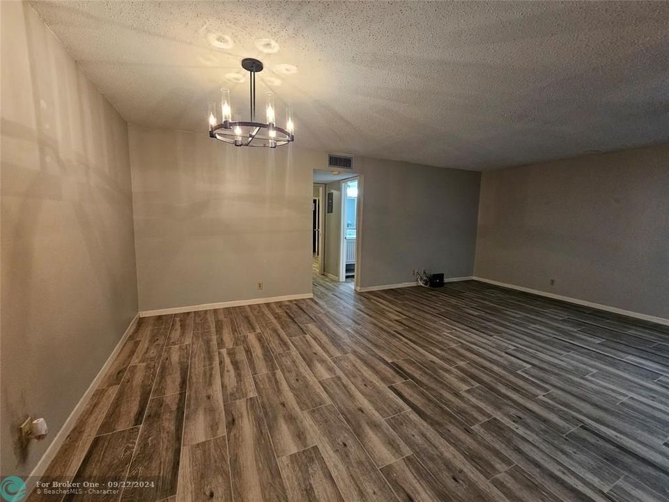 For Sale: $157,500 (1 beds, 1 baths, 1122 Square Feet)