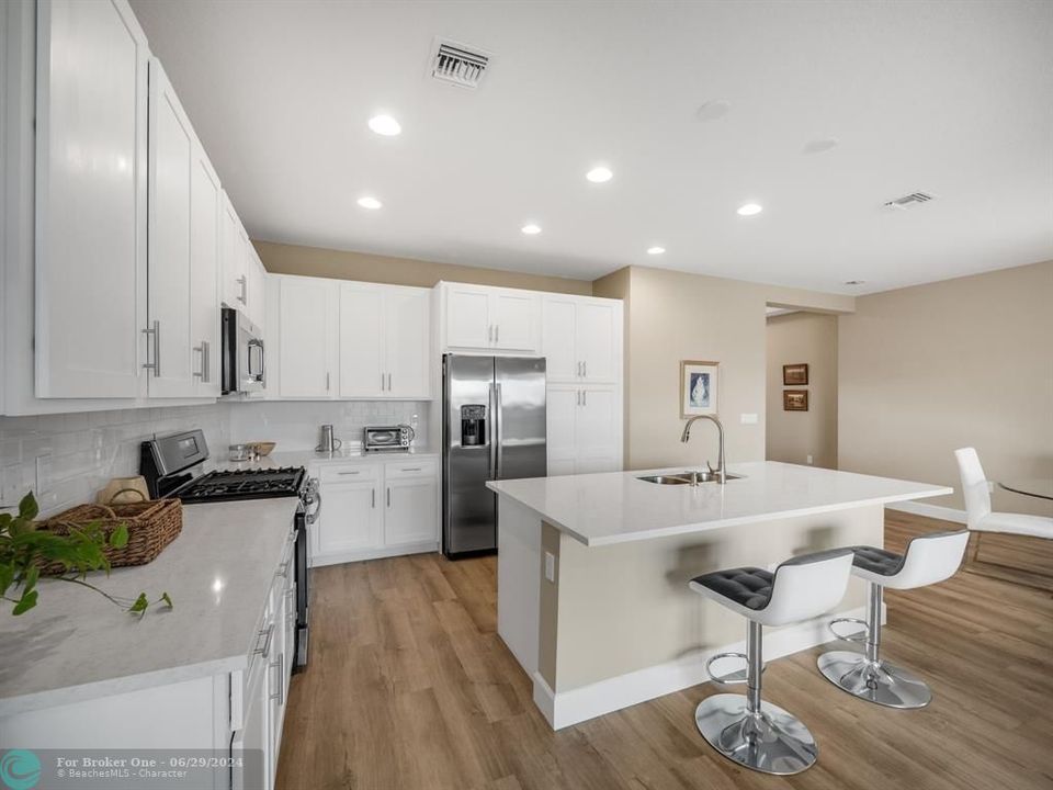 Active With Contract: $440,000 (2 beds, 2 baths, 1716 Square Feet)