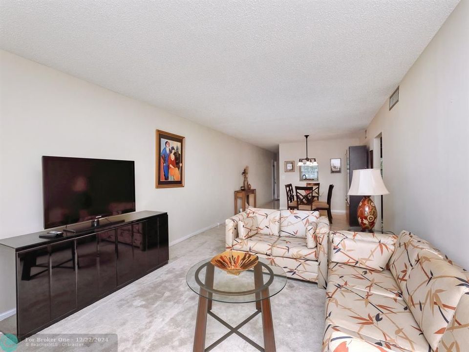 Active With Contract: $159,900 (2 beds, 2 baths, 1360 Square Feet)