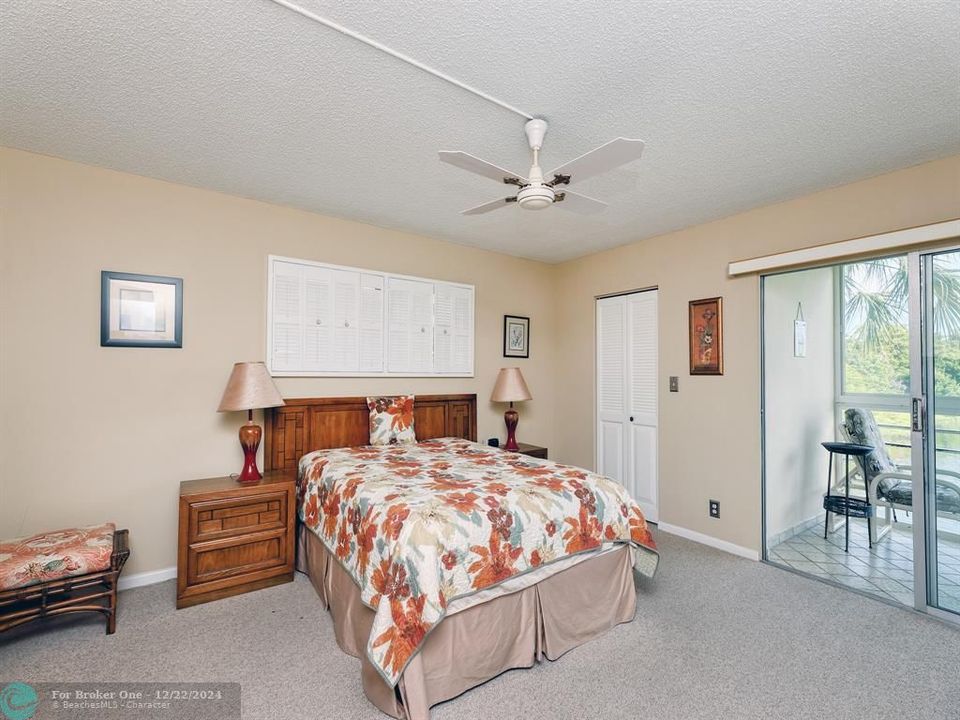 Active With Contract: $159,900 (2 beds, 2 baths, 1360 Square Feet)