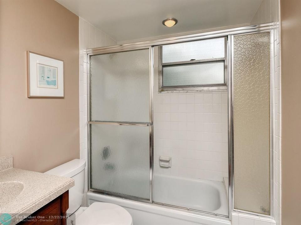 Active With Contract: $159,900 (2 beds, 2 baths, 1360 Square Feet)