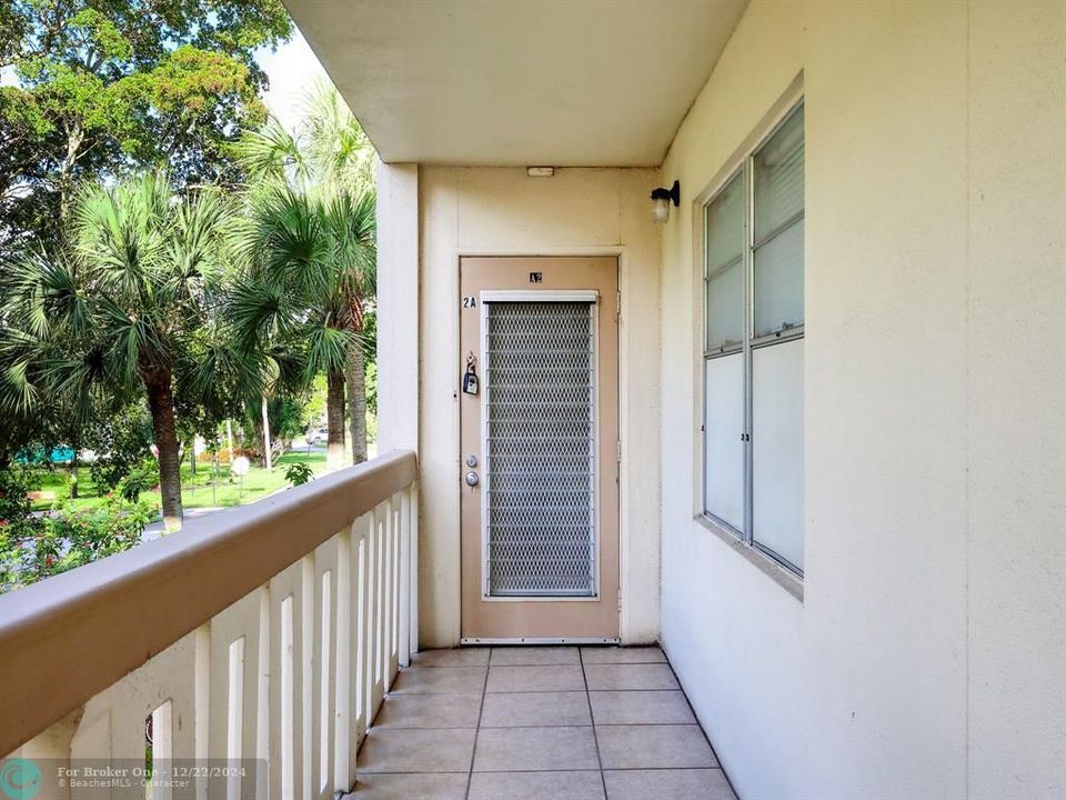 Active With Contract: $159,900 (2 beds, 2 baths, 1360 Square Feet)