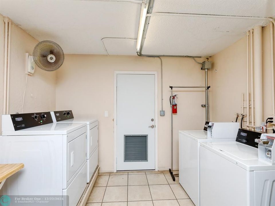 Active With Contract: $159,900 (2 beds, 2 baths, 1360 Square Feet)