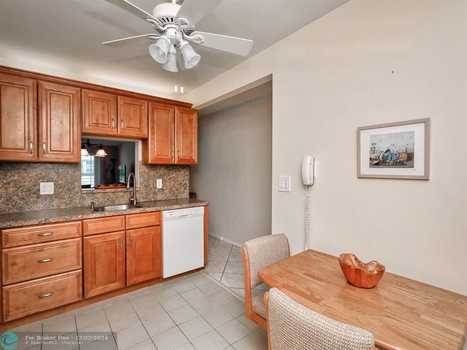 Active With Contract: $159,900 (2 beds, 2 baths, 1360 Square Feet)