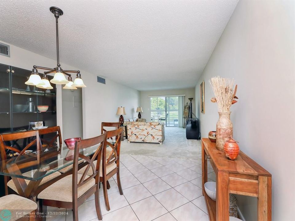 Active With Contract: $159,900 (2 beds, 2 baths, 1360 Square Feet)