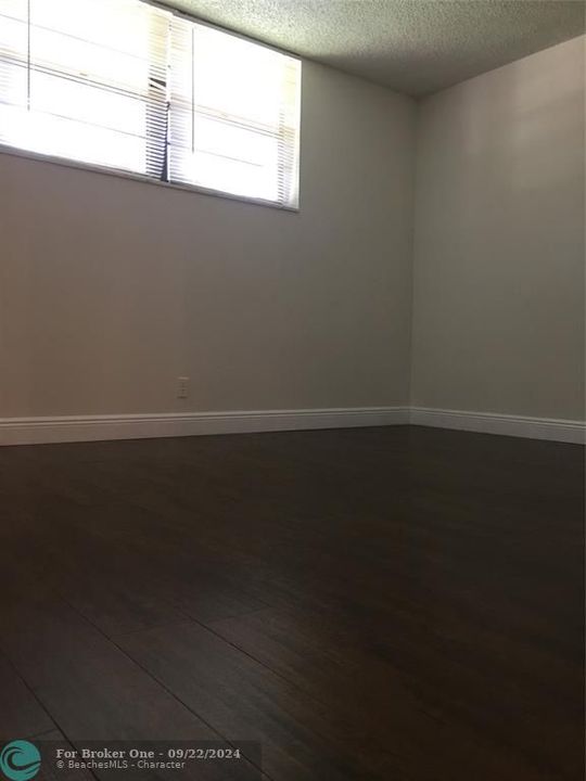 Active With Contract: $2,100 (2 beds, 2 baths, 1050 Square Feet)