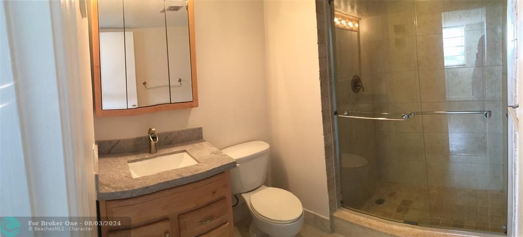 Active With Contract: $2,100 (2 beds, 2 baths, 1050 Square Feet)