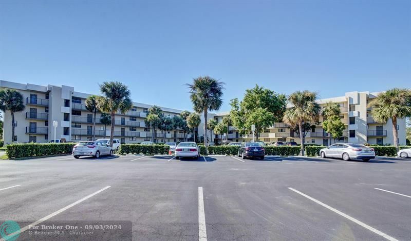 Active With Contract: $2,100 (2 beds, 2 baths, 1050 Square Feet)